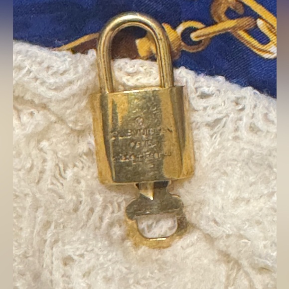 Louis Vuitton Lock & Key #317 - Picture 4 of 6